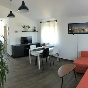 Fine & Shine Apartman Póla